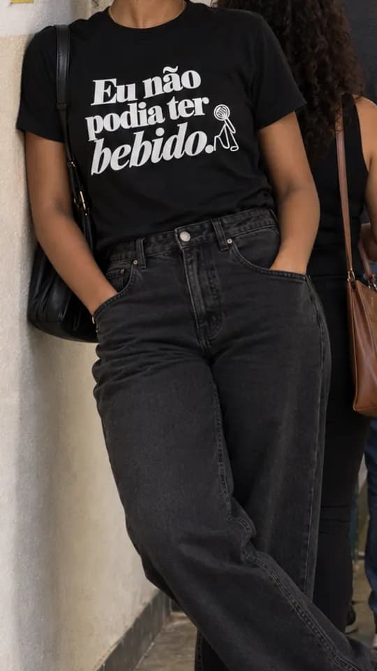 Camiseta Eu não podia ter bebido. vestida